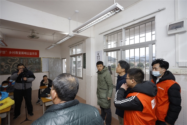 2021年首盞公益燈！三雄極光點(diǎn)亮求學(xué)夢(mèng)