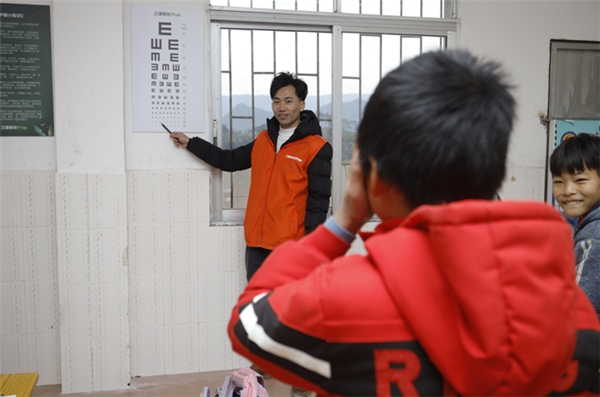 2021年首盞公益燈！三雄極光點(diǎn)亮求學(xué)夢(mèng)