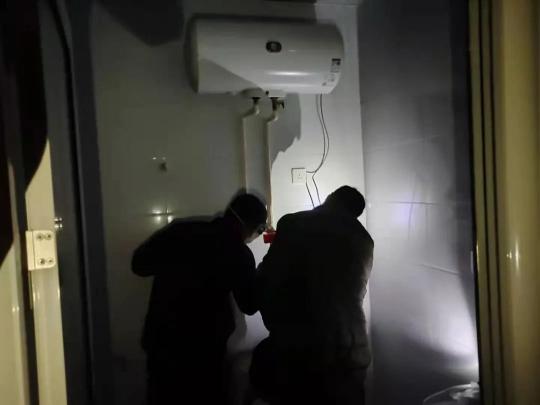 海爾智家為河北一隔離點通宵安裝137臺熱水器