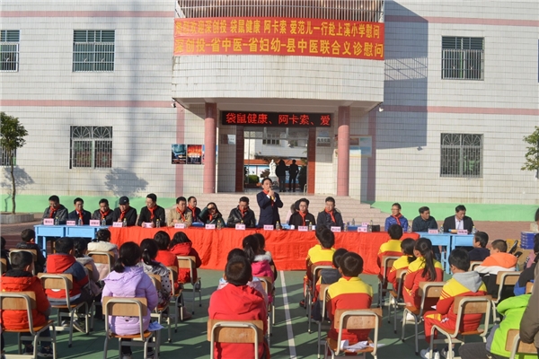 阿卡索攜手深創(chuàng)投再次走進(jìn)上溪小學(xué)，開展教育扶貧慰問(wèn)考察活動(dòng)