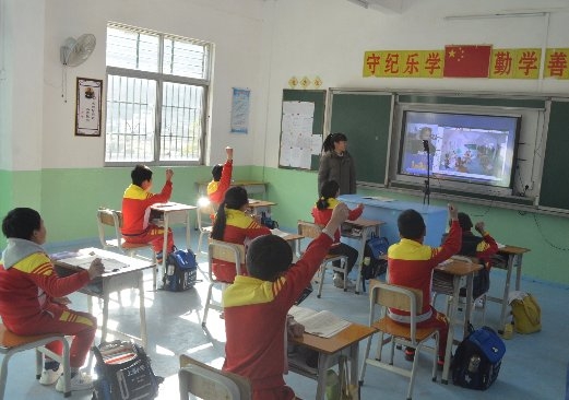 阿卡索攜手深創(chuàng)投再次走進(jìn)上溪小學(xué)，開展教育扶貧慰問(wèn)考察活動(dòng)