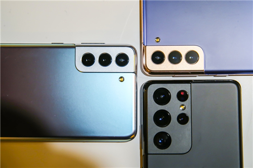 同為大廠出品，為何三星Galaxy S21 5G系列免費送充電頭