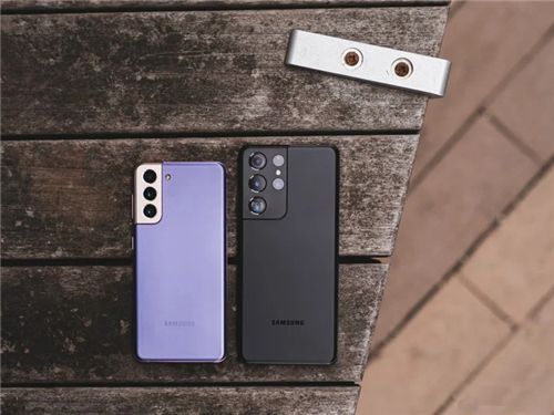 同為大廠出品，為何三星Galaxy S21 5G系列免費送充電頭
