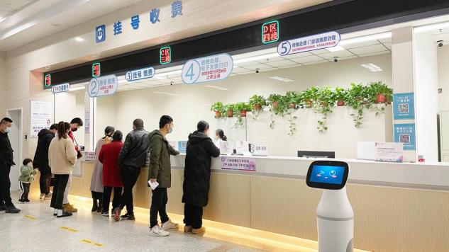 BUDDY導(dǎo)診機器人上崗婦幼保健院，貝葉斯智能助力常州市智慧醫(yī)院建設(shè)