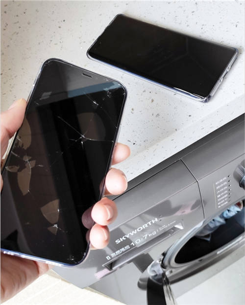 暴力測(cè)試？華為Mate40、蘋果 iPhone12手機(jī)被丟進(jìn)洗衣機(jī)