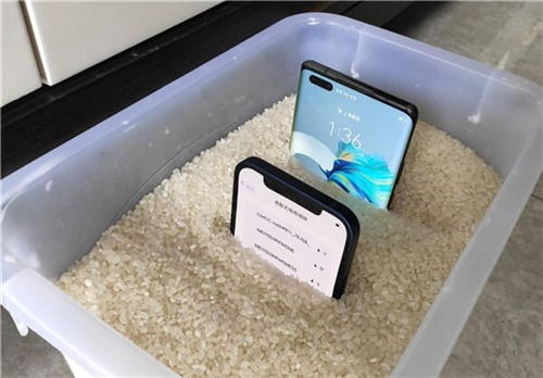 暴力測(cè)試？華為Mate40、蘋果 iPhone12手機(jī)被丟進(jìn)洗衣機(jī)