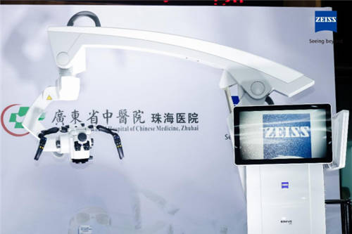 戴著3D眼鏡、看著4K屏幕，珠海這群醫(yī)生做手術(shù)有了新“神器”！
