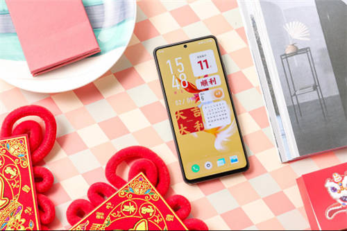 iQOO年貨節(jié)聯(lián)合蘇寧推出新年定制禮盒，新春送禮選它就對(duì)了