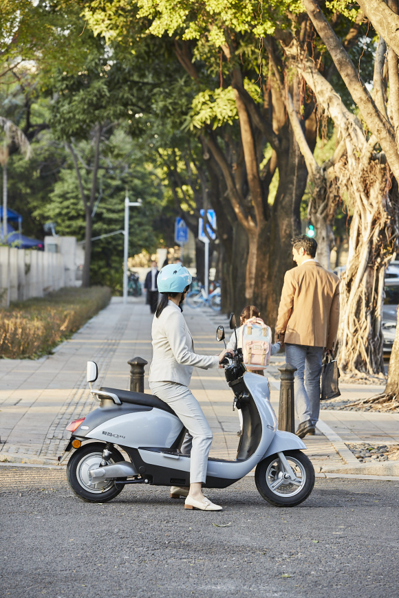 愛瑪電動(dòng)車和新日哪個(gè)好，看完這車全知道！