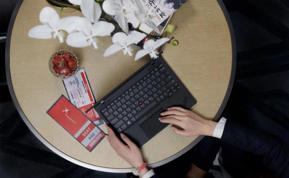 引領(lǐng)時(shí)代進(jìn)化的極致輕薄旗艦筆電，ThinkPad X1 Nano登上央視