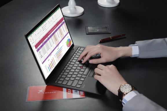 引領(lǐng)時(shí)代進(jìn)化的極致輕薄旗艦筆電，ThinkPad X1 Nano登上央視