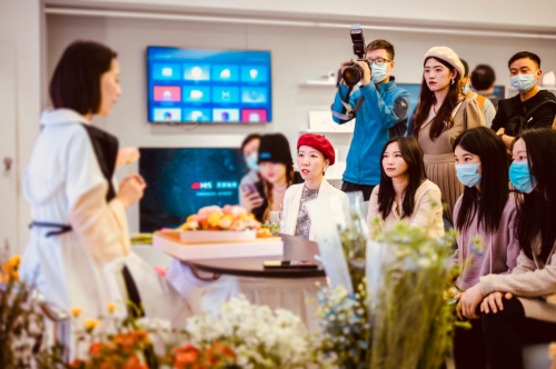 女神節(jié)榮耀禮盒，體驗店變花海玩出新“花樣”