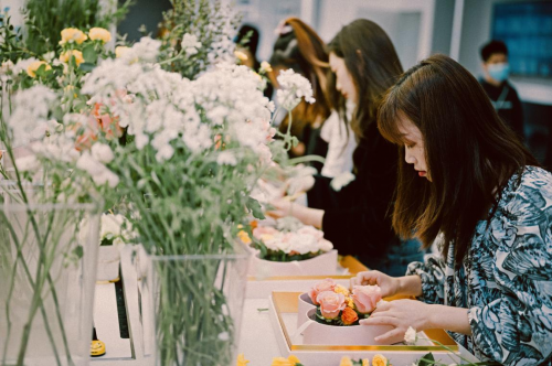 女神節(jié)榮耀禮盒，體驗店變花海玩出新“花樣”