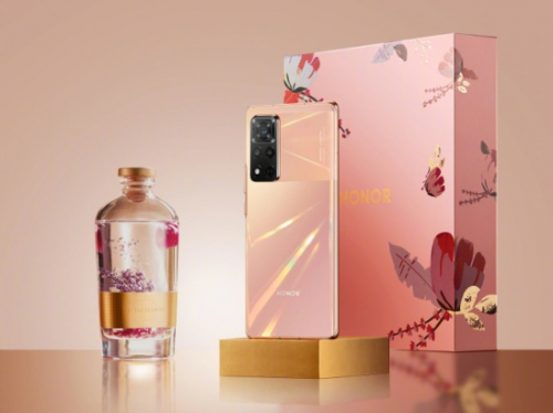 致敬“微光女神”，榮耀V40×方文山女神節(jié)送特殊禮物