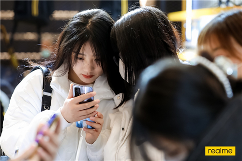 realme真我GT火爆來襲，最潮快閃店人氣爆棚