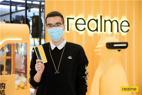 realme真我GT火爆來襲，最潮快閃店人氣爆棚