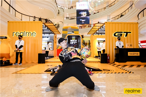 realme真我GT火爆來襲，最潮快閃店人氣爆棚