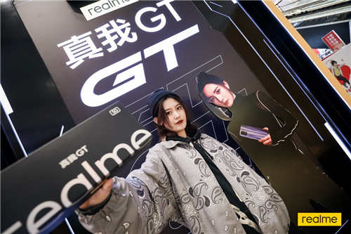 realme真我GT火爆來襲，最潮快閃店人氣爆棚