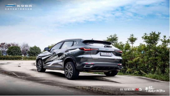 年輕人的第一輛車，SUV什么車型好？歐尚X5對比名爵ZS！