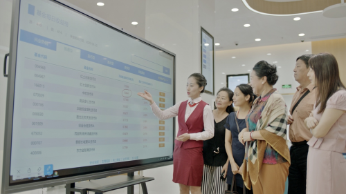 響應兩會號召 開工開會用MAXHUB賦能企業(yè)數(shù)字化轉(zhuǎn)型