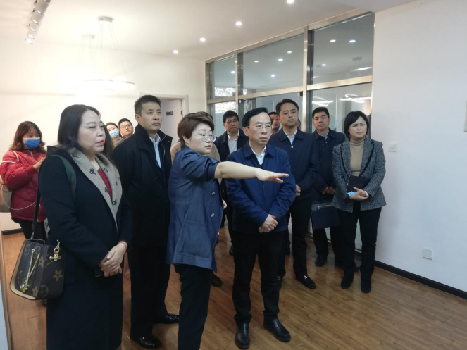 四川省成都市委常委、常務(wù)副市長謝瑞武一行考察調(diào)研高燈自由薪