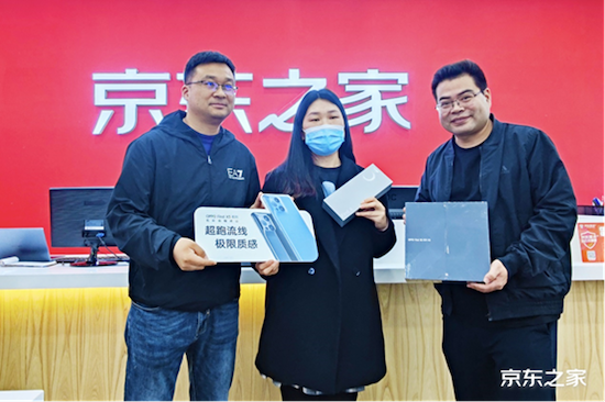 OPPO Find X3新品亮相京東之家，OPPO中華區(qū)總裁現(xiàn)身體驗(yàn)新場(chǎng)景