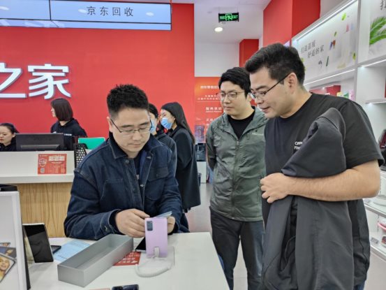蘇寧、國美、京東之家門店排隊(duì)搶購 OPPO Find X3系列首銷火爆