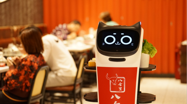 普渡機(jī)器人“入職”八合里海記火鍋店！