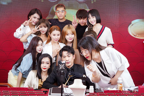 辛巴辛有志：辛選培養(yǎng)第三代主播，不靠“人設(shè)”拒絕套路