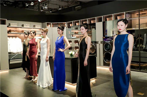 全球僅2000人日常穿高定禮服，如何護(hù)理？卡薩帝給出答案