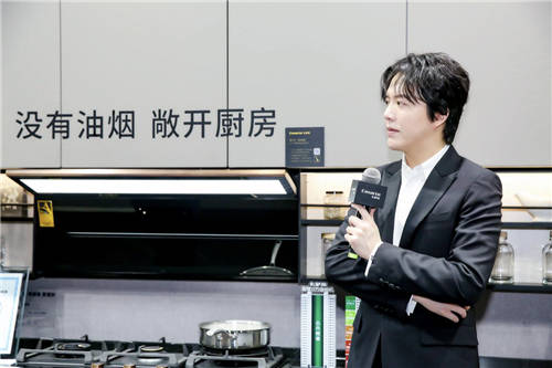 今天，世界頂級(jí)鋼琴大師李云迪為何不談鋼琴？