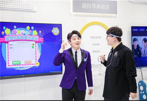 電視只能看嗎？海爾智慧屏在2021AWE現(xiàn)場能用意念拔河比賽