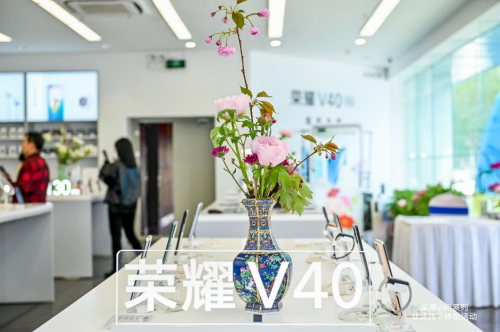 榮耀V40輕奢版聯(lián)手非遺傳承人，弘揚(yáng)和傳承非遺傳統(tǒng)文化