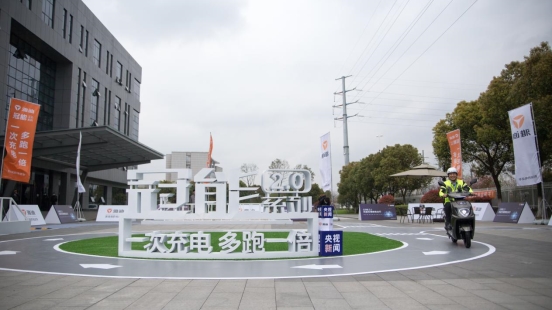 行業(yè)首家！撒貝寧助陣雅迪冠能2.0系列發(fā)布會(huì)，央視全程直播！
