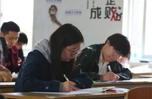 35歲成為高齡人群？智聯(lián)招聘：高齡求職者面臨長期失業(yè)風(fēng)險(xiǎn)