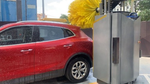 汽車超人杭州店投放智能洗車機(jī)器人，為消費(fèi)者帶來(lái)全新服務(wù)體驗(yàn)