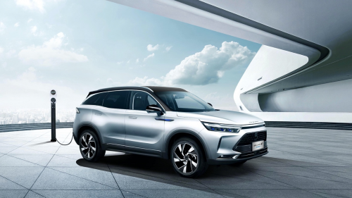 李雪琴車展首秀 攜BEIJING汽車兩款新車U5 PLUS、EU5 PLUS