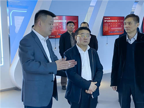 江西省政協(xié)副主席、省工商聯(lián)主席雷元江一行蒞臨華云數(shù)據(jù)調(diào)研考察：鼓勵(lì)加強(qiáng)自主創(chuàng)新 提高企業(yè)核心“硬實(shí)力”