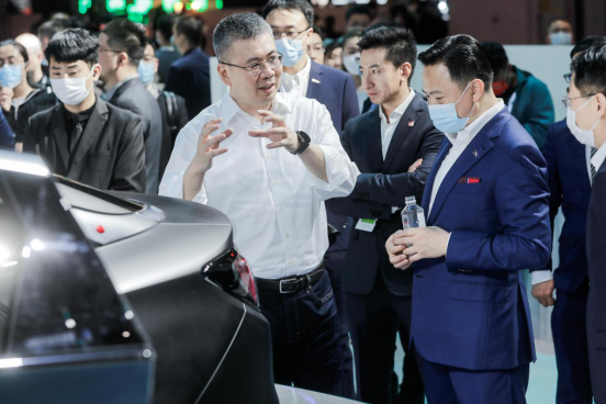 上海車展最爆的兩個(gè)展臺(tái)，竟是TA們？