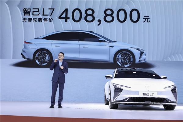 斑馬智行異構(gòu)融合式智能座艙OS上市，率先落地智己汽車