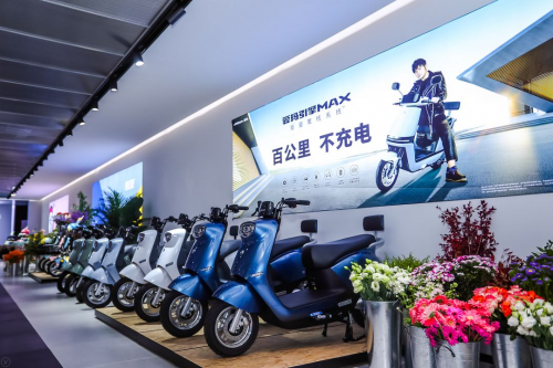 頭條！愛瑪“追星計(jì)劃”再掀電動(dòng)車潮流革命，為年輕人打造的專屬騎行藝術(shù)！