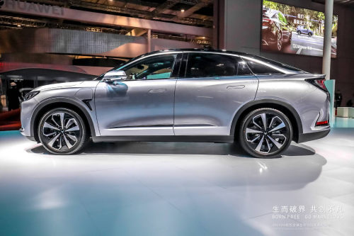 總是“逛“車展太無聊，不如來ARCFOX極狐展臺(tái)打卡