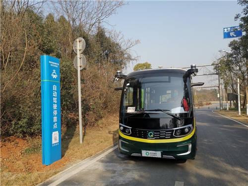 立足真實場景商業(yè)化運營！金旅星辰自動駕駛小巴閃耀上海車展