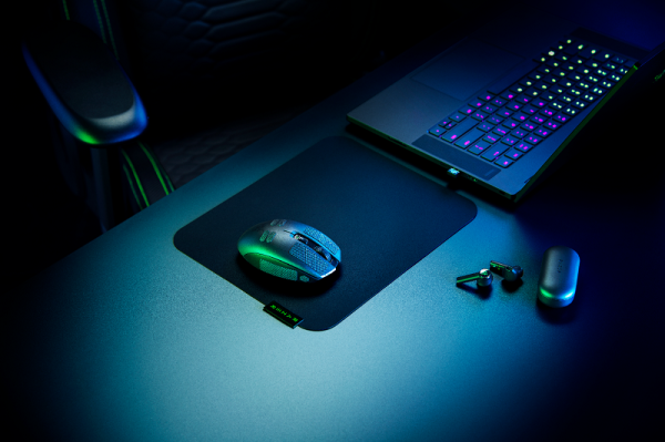 RAZER發(fā)布超輕量緊湊型無(wú)線游戲鼠標(biāo)八岐大蛇V2