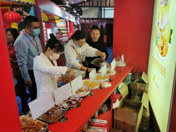 辣媳婦攜十余新品亮相糖酒會，招商加盟人氣火爆