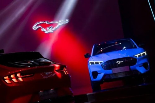 福特電馬PK特斯拉Model Y，談?wù)勱P(guān)于電動車的那些事兒