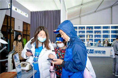 既是終點也是“家”！青島馬拉松首個跑者之家開啟智慧新體驗