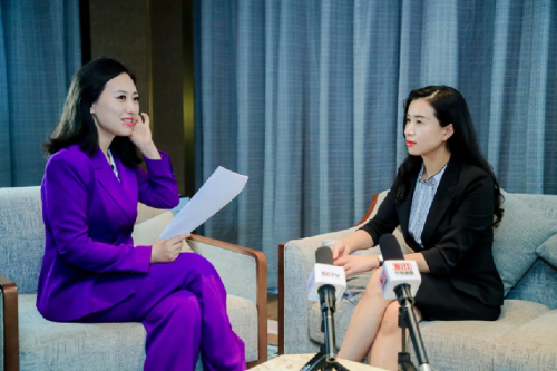 真人力出席2021中國品牌博鰲峰會(huì)，創(chuàng)始人CEO曾麗曉接受CCTV專訪