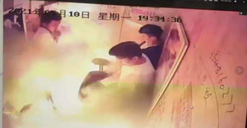 意外，痛心！電動車電梯內(nèi)7秒起火！