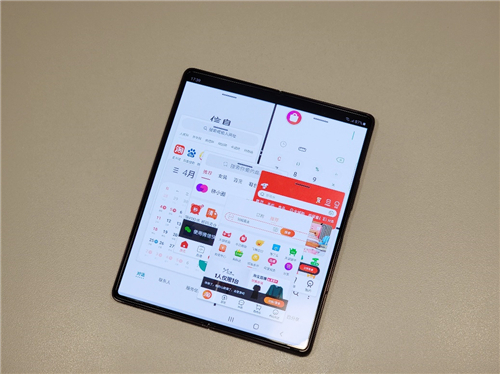 折疊屏多任務(wù)交互對(duì)比 三星Galaxy Z Fold2 5G勝在高效實(shí)用